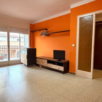 Geräumige 3-Zimmer-Wohnung mit Balkon und Aufzug in Salt
