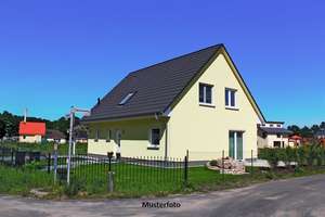 Hier kommt man gerne nach Hause: Einfamilienhaus – Maxstr.   x, 68199 Neckarau, Mannheim – Vorschaubild 1
