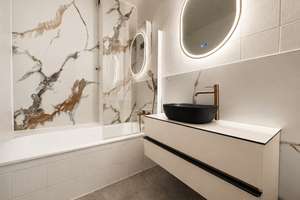 Moderne 4 Zimmer-Wohnung++ WG geeignete Wohnung++Küche++Loggia