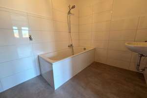 Stilvoll wohnen im Zentrum: 3-Zimmer-Wohnung mit Altbauflair am Marktplatz – Die vollständige Adresse der Immobilie erhältst du vom Anbieter., 96476 Bad Rodach – Vorschaubild 11
