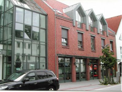 Modernes 2-Zimmer-Dachgeschossapartment mit Einbauküche und Aufzug in zentraler Lage