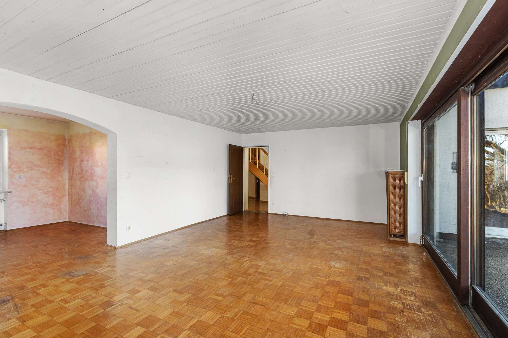 Immobilie in Grabenstätt - Sanierungsbedürftiges EFH mit separatem KG-Zugang | Ideal für Wohnen und Arbeiten unter einem Dach - Bild 4