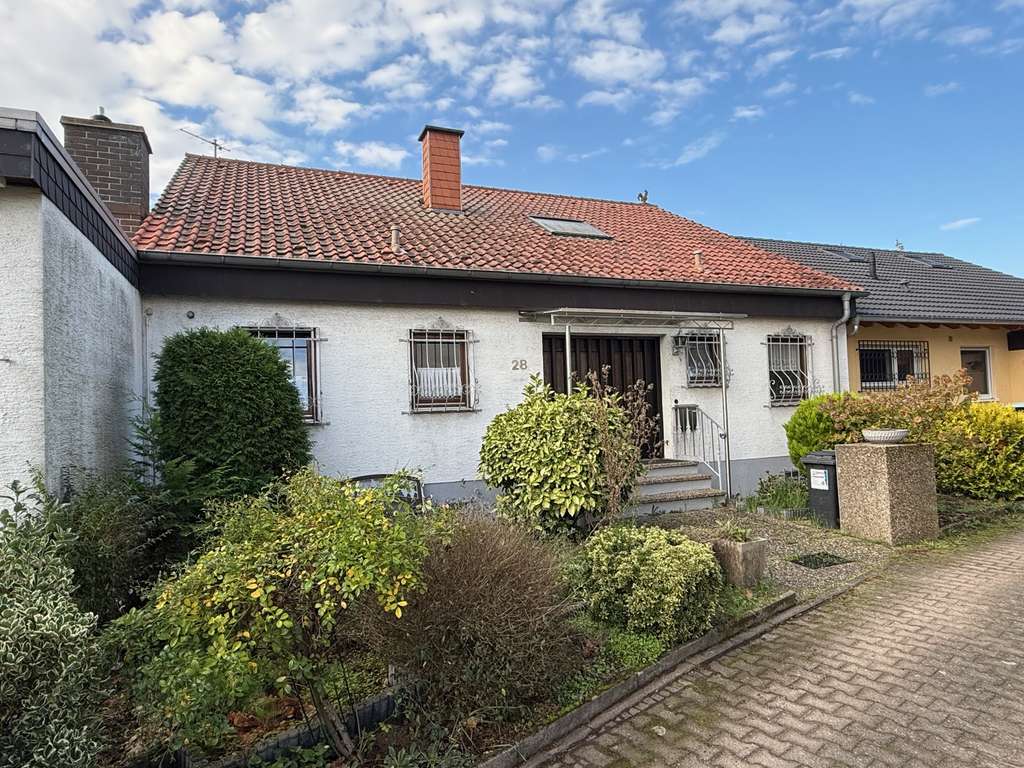 ++ Einfamilienhaus mit Terrasse, Garten und Garage in ruhiger Wohnlage ! ++