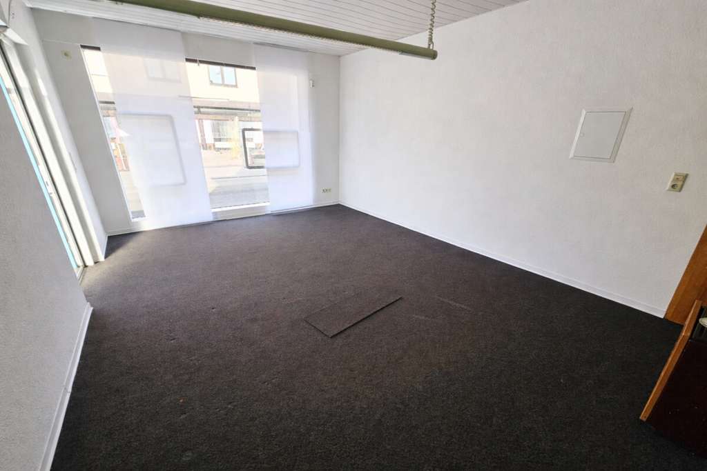 Immobilie in Höfen an der Enz - Flexibles Erdgeschoss mit Potenzial: Wohnen & Arbeiten kombinieren – plus separates Grundstück - Bild 1