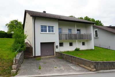 Wohnhaus - Hanghaus in guter Lage mit schönem Ausblick - 794