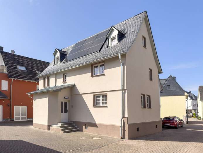 Großzügiges Familienzuhause mit 7 Zimmern, moderner Energietechnik & bester Lage in Elz