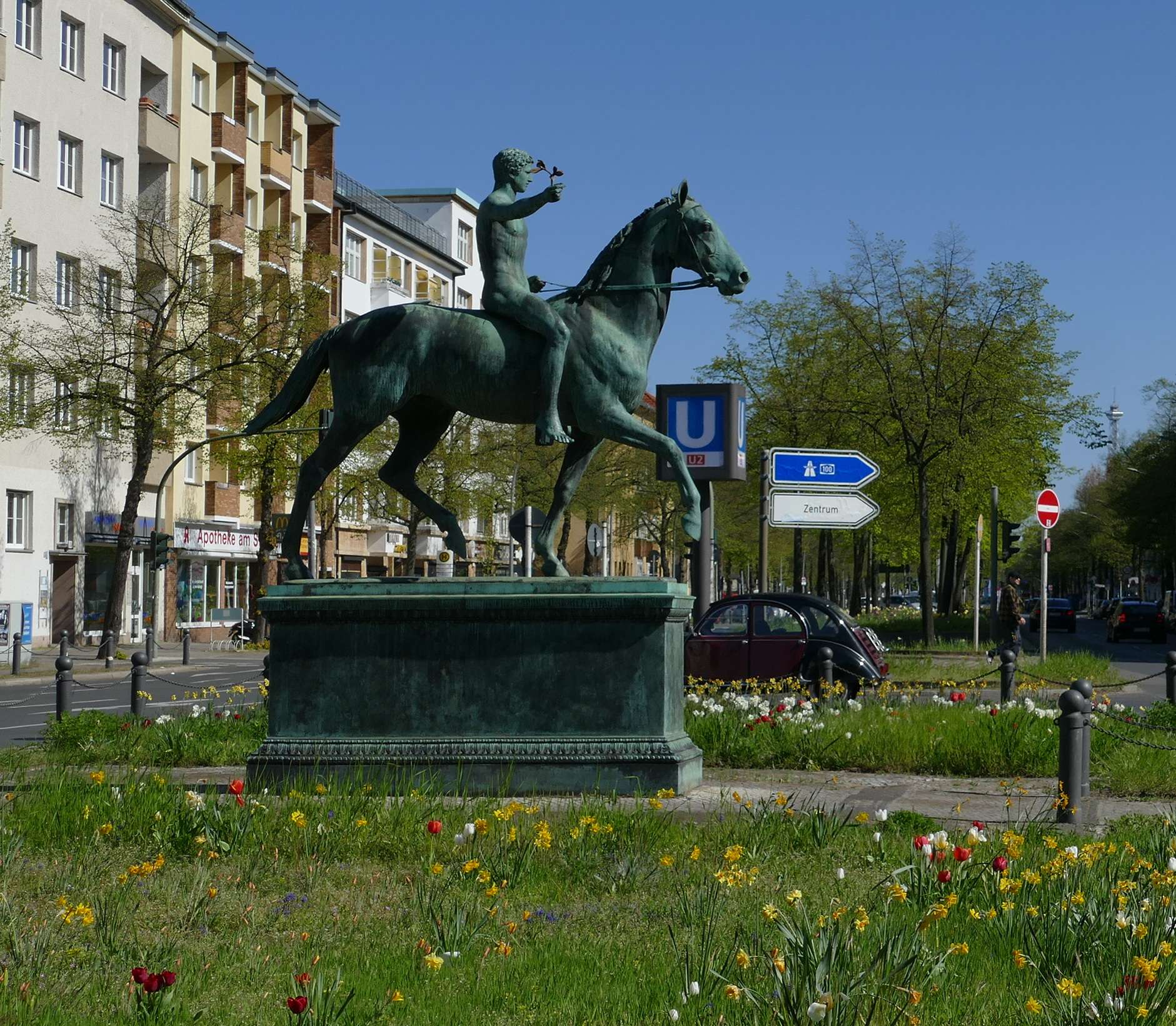 Alt-Westend: ohne Käuferprovision, bezugsfreie, mod.-bedürftige, helle Balkonwohnung in Ruhiglage!, Berlin – Bild 1