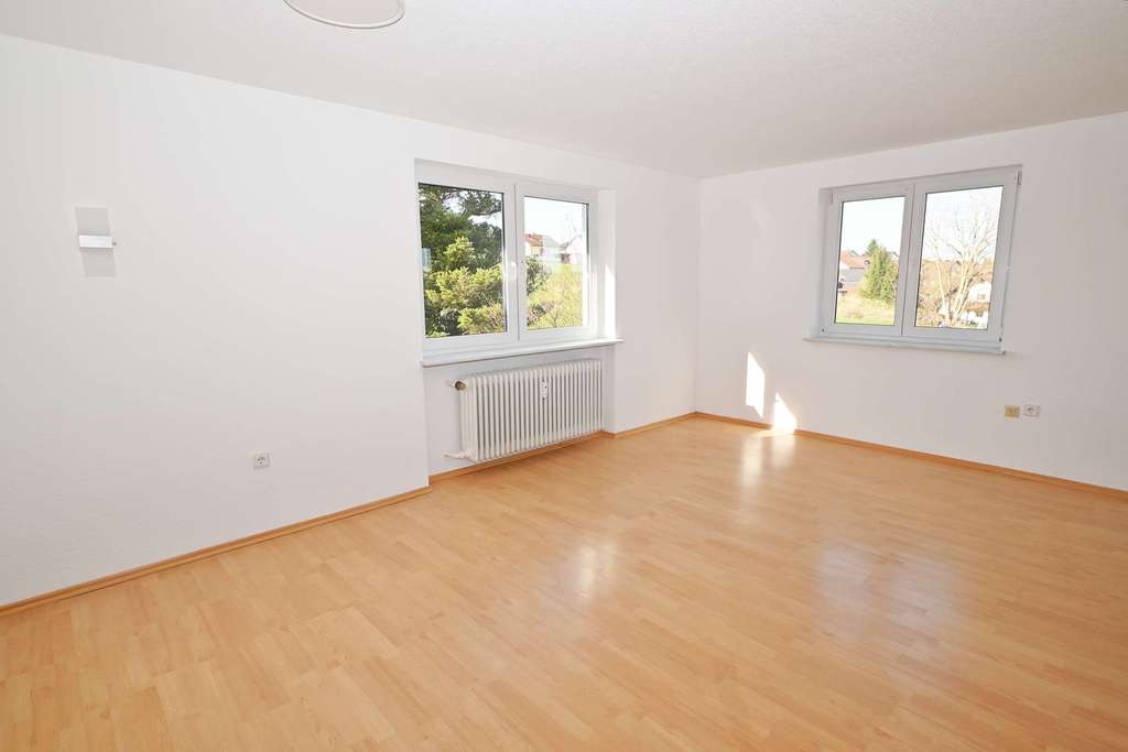 Immobilie in Meßkirch - Frisch renoviert & bezugsfrei: 4-Zimmer-Wohnung mit Balkon und Stellplatz - Bild 2