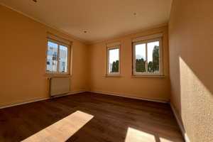 Geschmackvolle 3-Zimmer-Wohnung mit Balkon und neuer Einbauküche – Nürnberg – Vorschaubild 1