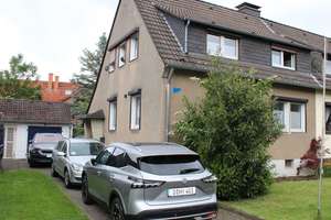 Doppelhaushälfte (1-2 Familienhaus) in guter Lage mit Potential - Erbbaugrundstück (RLZ: 53 Jahre )