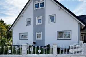 Geräumiges Zweifamilienhaus in Adelsdorf mit 324m², Pool und modernen Annehmlichkeiten – Erlangen-Höchstadt (Kreis) – Vorschaubild 1