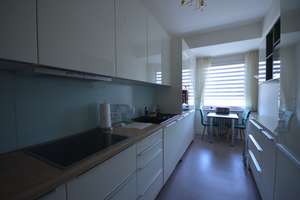 Barrierefreie Altbau- Stadtwohnung | Sandsteinfassade | Hohe Decken | Aufzug | vis-a-vis Malkasten
