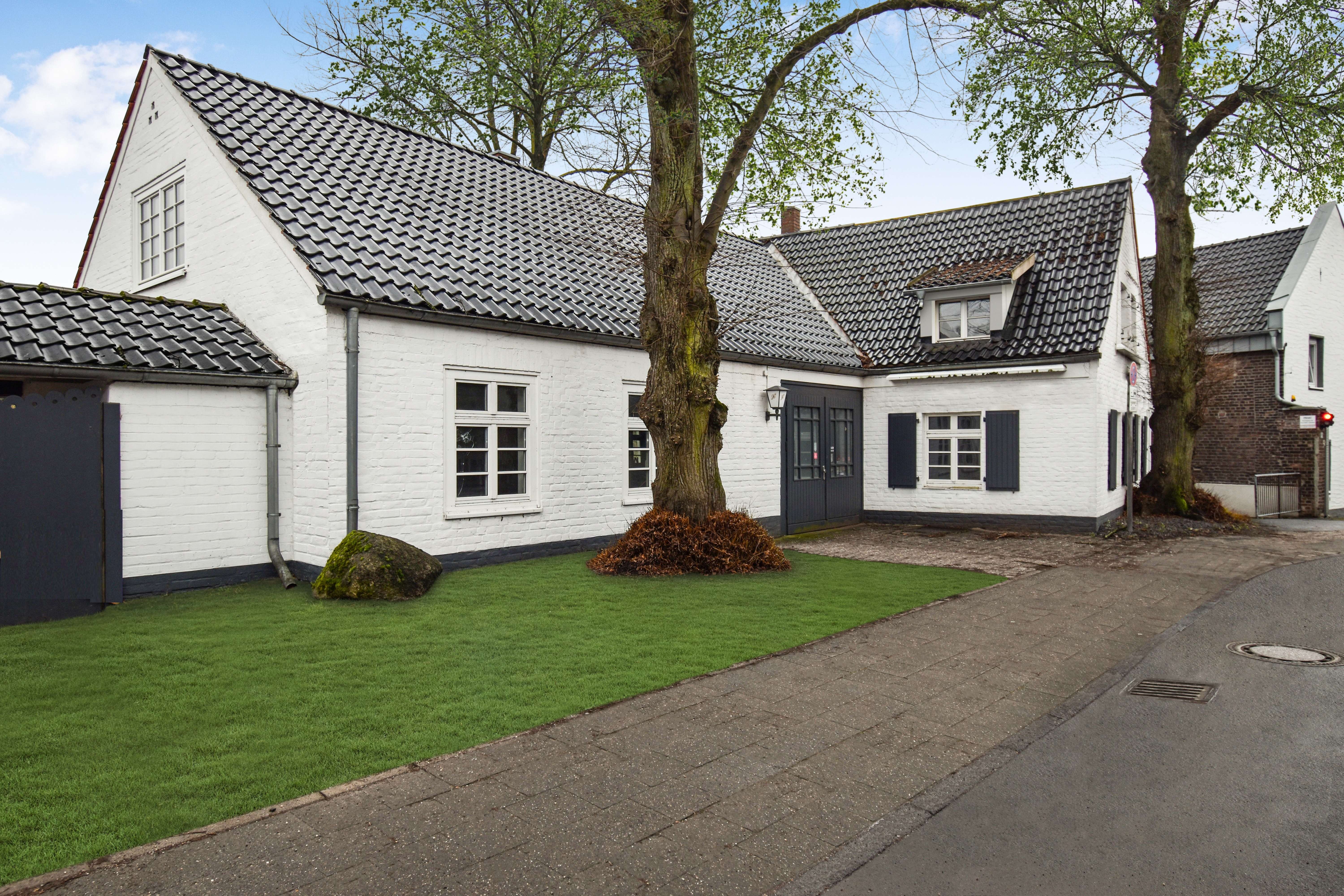 Rarität: Prominentes Domizil – historisches Flair! Von der Kult-Gaststätte zur Wohn-Kultur!, Düsseldorf – Bild 3