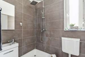 Komfortable 5-Zimmer-Wohnung im 1. OG in Düsseldorf Oberbilk– ideal für Familien oder Kapitalanleger – Die vollständige Adresse der Immobilie erhältst du vom Anbieter., 40227 Oberbilk, Düsseldorf – Vorschaubild 8
