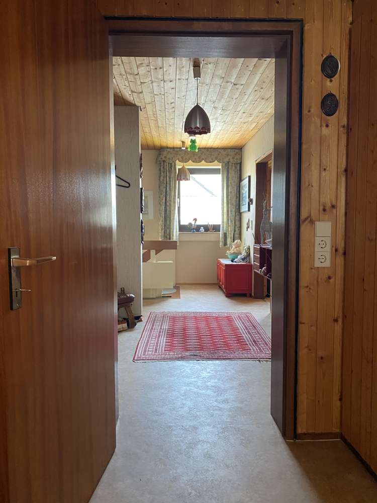 Immobilie in Rottweil - Gepflegtes Einfamilienhaus mit Einliegerwohnung in ruhiger Lage, mit Garten und Garage - Bild 3