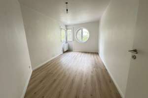 Familienfreundliche 4-Zimmer-Wohnung mit Balkon und moderner Raumaufteilung – Wolfringstr. 14, 90765 Ronhof, Kronach, Fürth – Vorschaubild 17