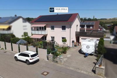 Saniertes 1-2-Familienhaus mit schönem Garten, Doppelgarage und Wohnmobilstellplatz
