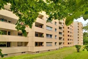 Reinkommen und Wohlfühlen: interessante 4-Zimmer-Wohnung mit Balkon! – Hünninghausenweg 24, 45276 Steele, Essen – Vorschaubild 2