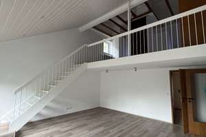 Wohnung mit Galerie, Gäste-WC, 2 Balkonen, EBK und Garage – Dwoberger Str. 113, 27753 Deichhorst, Delmenhorst – Vorschaubild 2
