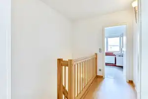 Fernwärme mit Energiekennwert "C"! Endreihenhaus mit ca. 197 m² Wohn- und Nutzfläche! – Hamburg – Vorschaubild 13