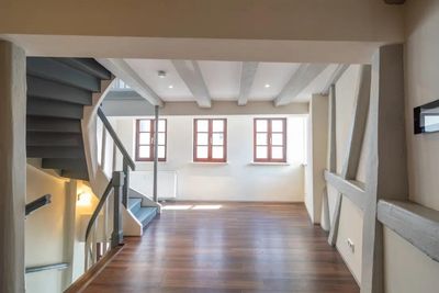 Loft-Stadthaus in der Altstadt: 125m² auf 4 Ebenen, 2 Bäder, Einbauküche, Arbeitszimmer, Klimaanlage