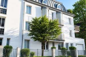 Wohnen mit Flair am Englischen Garten – 2,5 Zimmer im Dachgeschoss mit Dachterrasse