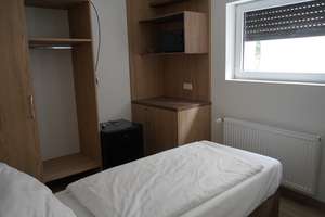Einzelzimmer-Apartment möbliert im Erdgeschoss mittig links