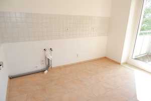 Küche mit Zugang zum Balkon - Laminat - Wanne - frei ab 1.4.25 – Mosenstraße 5, 9130 Chemnitz – Vorschaubild 4