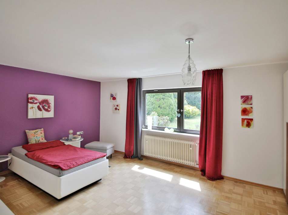 Geräumiges Schlafzimmer