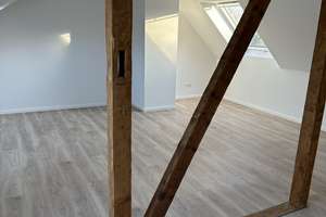Erstbezug nach Sanierung – Moderne Dachgeschosswohnung mit Loggia in Toplage von Oberhausen 