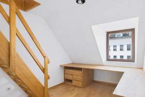 Dachgeschosswohnung mit Kamin und außergewöhnlichem Gestaltungspotenzial – Die vollständige Adresse der Immobilie erhältst du vom Anbieter., 81547 Neuharlaching, München – Vorschaubild 9