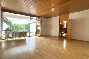 Charmantes Reihenmittelhaus mit Splitlevel-Aufteilung und großem Potenzial – Fürstenfeldbruck (Kreis) – Vorschaubild 1
