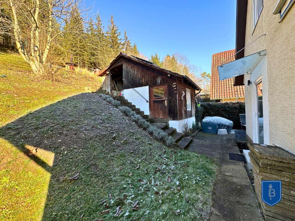 hinter dem Haus/ Gartenhaus