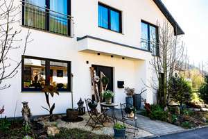 Modernes Einfamilienhaus mit weitläufigem Grundstück (provisionsfrei) – Die vollständige Adresse der Immobilie erhältst du vom Anbieter., 72221 Haiterbach – Vorschaubild 1