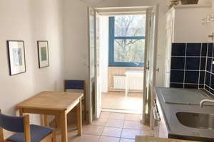  2-Zimmer Wohnung mit Wintergarten in Zehlendorf in ruhiger Nebenstraße und unmittelbarer Parklage – Die vollständige Adresse der Immobilie erhältst du vom Anbieter., 14167 Zehlendorf, Berlin – Vorschaubild 1