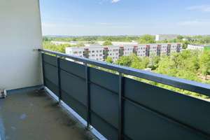 Sonniger Wohntraum mit Weitblick vom Balkon und Aufzug  – Tangermünder Straße 2, 6124 Westliche Neustadt, Halle (Saale) – Vorschaubild 2