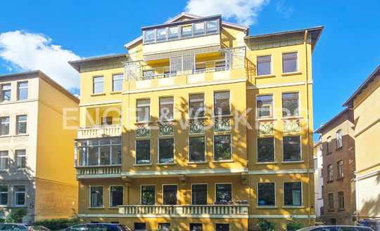 GROßZÜGIGE ALTBAUWOHNUNG AM PARK – LICHT, LUFT UND STIL