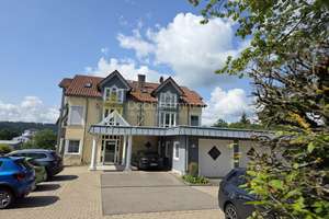 Hier wohnt die Zukunft: Vielfältig nutzbares Haus in idyllischer Lage mit Ausbaupotenzial! – Lindenstr. 30, 74420 Oberrot – Vorschaubild 2