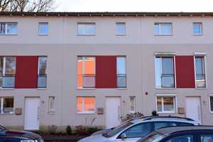 Modernes und geräumiges Reihenmittelhaus mit 2 PkW-Stellplätzen – Hamburger Straße 71A, 21244 Harburg (Kreis) – Vorschaubild 1