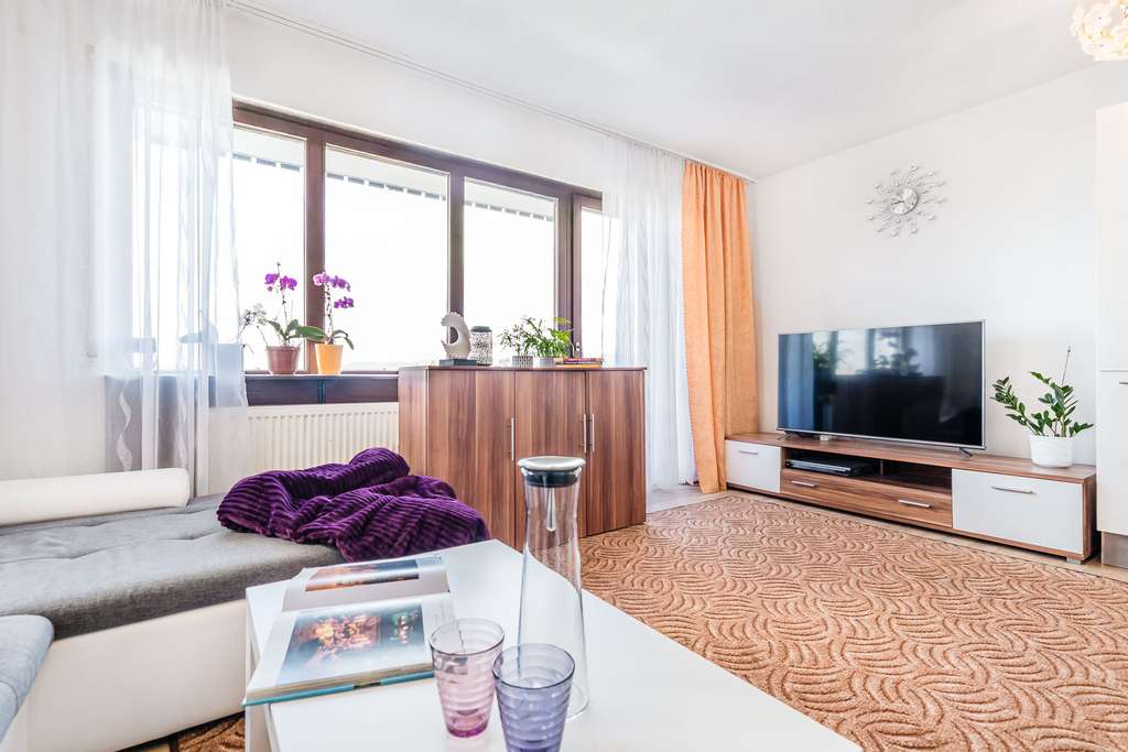 Immobilie in Winnenden - EINRAUMGLÜCK - Vermietete 1-Zimmer-Wohnung mit Balkon, schönem Weitblick und Garage in Winnenden - Bild 3