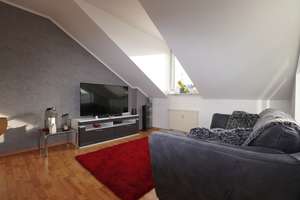 Helle Dachgeschosswohnung mit Sonnenloggia und TG-Stellplatz in Wiesbaden-Erbenheim – Die vollständige Adresse der Immobilie erhältst du vom Anbieter., 65205 Erbenheim, Wiesbaden – Vorschaubild 3