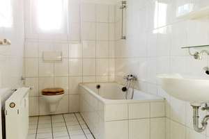 1.OG. Süd-West Sonnenbalkon, Schöne ruhige WG. 2 Z.+ große Küche,Flur,Bad mit Fenster, NEU GLASFASER – 45888 Bulmke-Hüllen, Gelsenkirchen – Vorschaubild 2