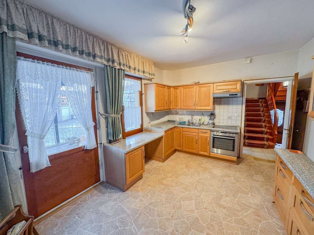 Immobilie in Siegburg - Freistehendes Einfamilienhaus mit Garten und Garage in Siegburg-Zange. - Bild 3