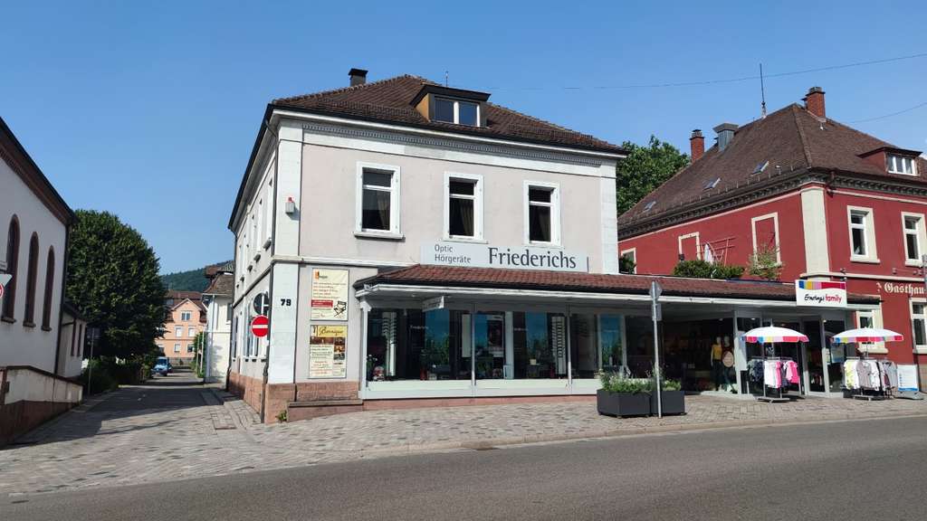 Immobilie in Oberkirch - MEHRFAMILIENHAUS MIT 3  WOHNEINHEITEN UND  TIEFGARAGE IN ZENTRALER  LAGE VON OBERKIRCH - Bild 0