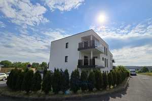 Exklusive 3 Raum Wohnung in Adelsberg + Stellpatz + Barrierefrei + Keller