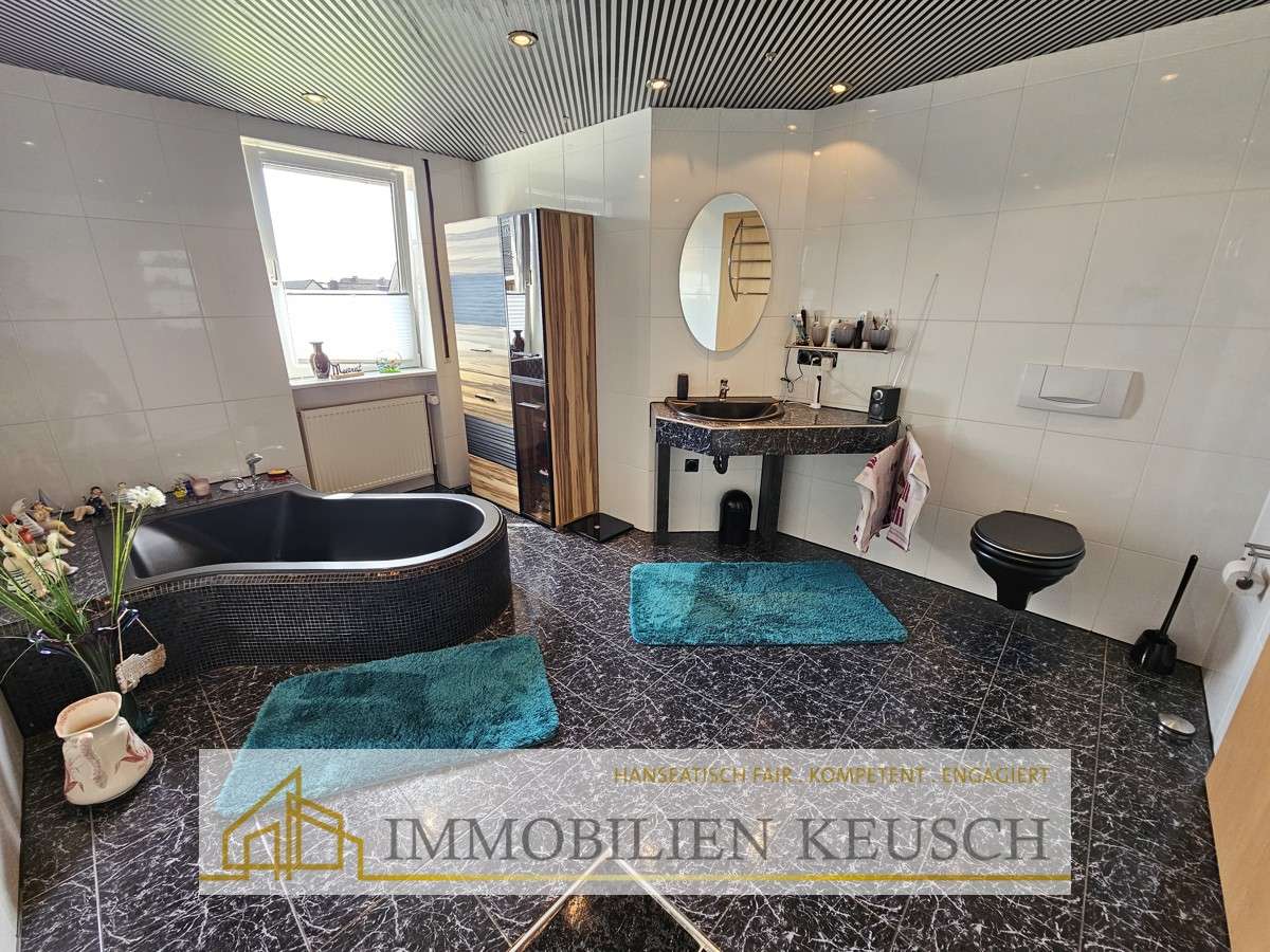 Immobilie in Langwedel - 1-2 Fam.-Haus mit viel Platz über drei Etagen, Sonnenterrasse & Balkon, div. Garagen & Werkstatt - Bild 2