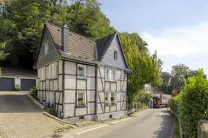 Bergisches Fachwerkhaus mit kleinen Schönheitsfehlern sucht neue Eigentümer – Die vollständige Adresse der Immobilie erhältst du vom Anbieter., 51381 Lützenkirchen, Leverkusen – Vorschaubild 3
