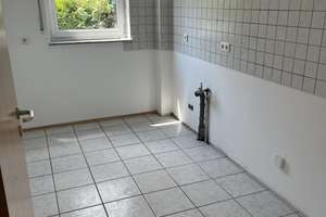 Zuhause mit 3 Zimmern und viel Platz in Solingen-Mitte – Die vollständige Adresse der Immobilie erhältst du vom Anbieter., 42655 Solingen-Mitte, Solingen – Vorschaubild 2