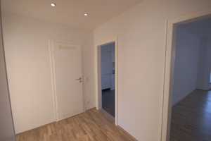 Stilvolle, vollst. renovierte 2-Zimmer-Wohnung mit Wohnküche und Balkon – Yorkstraße 1, 40476 Düsseldorf – Vorschaubild 11