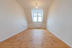 Dachgeschosstraum mit Galerie & Balkon | 2 Bäder | Aufzug | Dielenboden | Stellplatz mgl. – Wurzner Straße 156a, 4318 Sellerhausen-Stünz, Leipzig – Vorschaubild 7